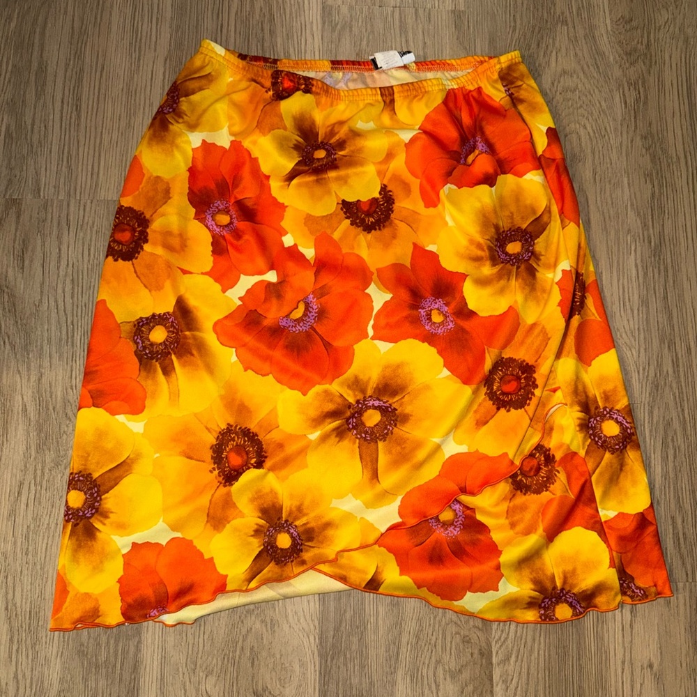 ⭐️Mind Games Floral‎ skirt⭐️